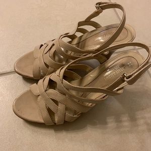 Size 7 naturalizer heels